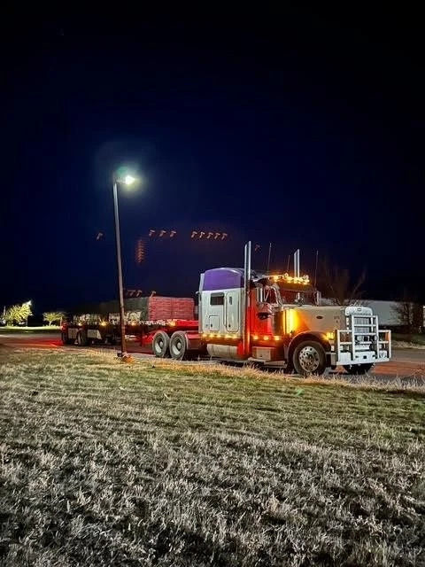 2000 Peterbilt 379 & Wilson Aluminum Flatbed Trailer