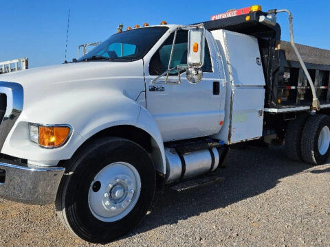 2013 Ford F-750 Single axle Dump Truck 33k GVW 7spd Manual Cummins for sale