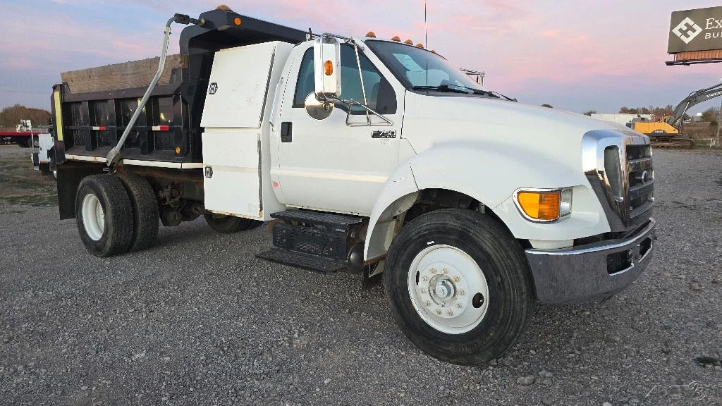 2013 Ford F-750 Single axle Dump Truck 33k GVW 7spd Manual Cummins