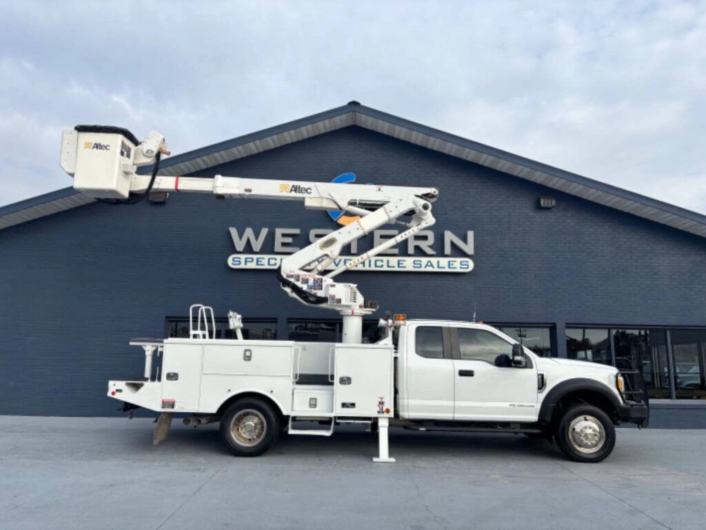2017 Ford F-550 Bucket Truck 4×4 Altec 40ft Boom 4WD
