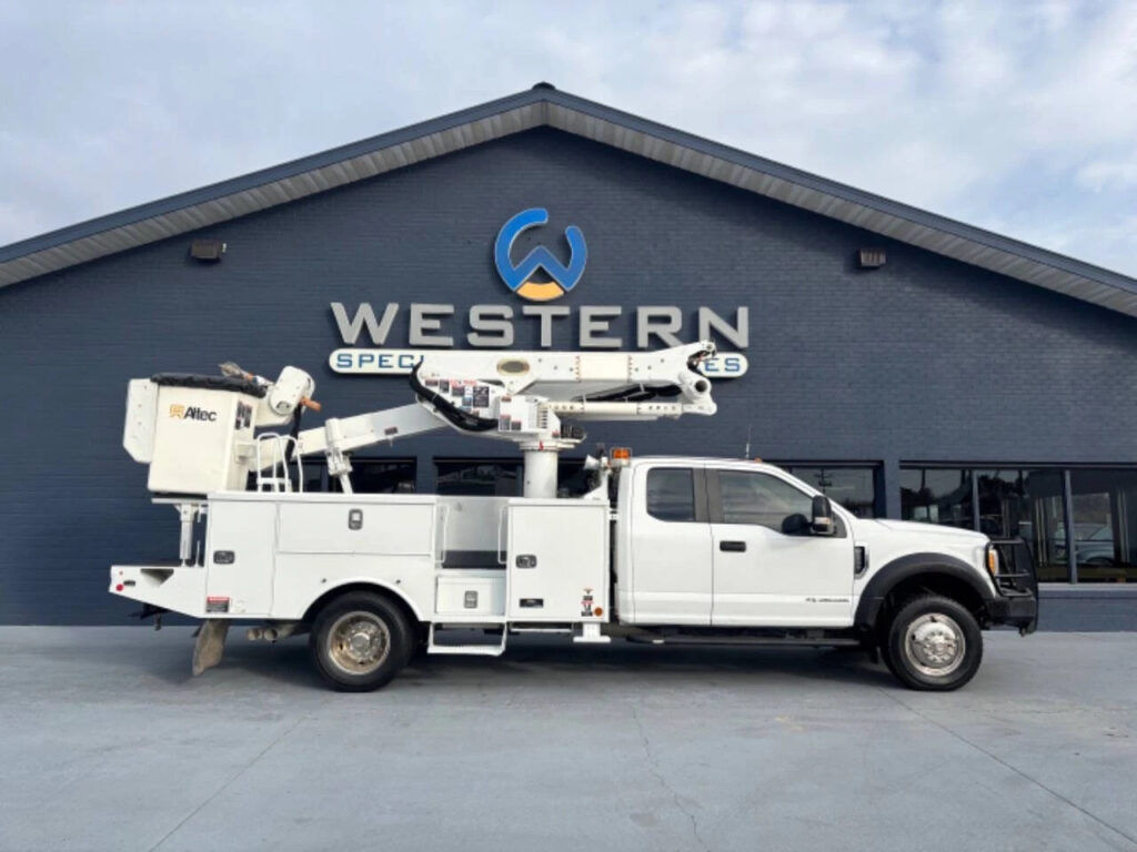 2017 Ford F-550 Bucket Truck 4×4 Altec 40ft Boom 4WD