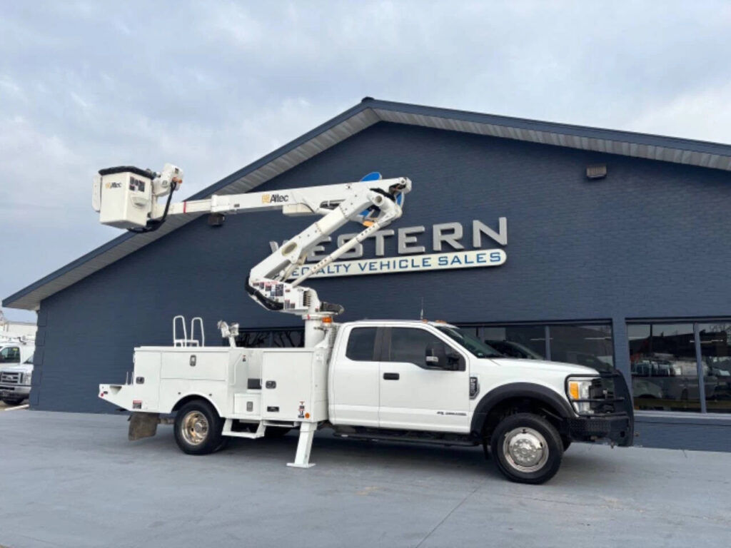 2017 Ford F-550 Bucket Truck 4×4 Altec 40ft Boom 4WD