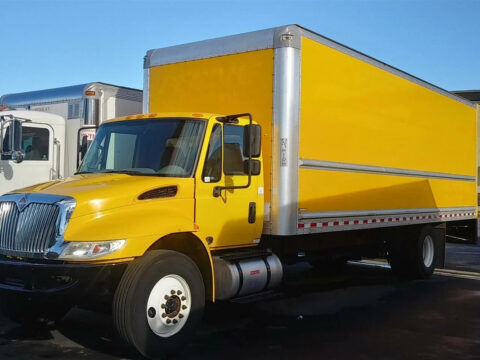 2018 26ft Box Truck Cummins Air Ride Auto DEF RAmP International for sale