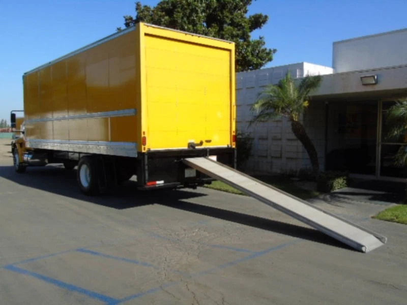 2018 International 4300 26′ Box Truck