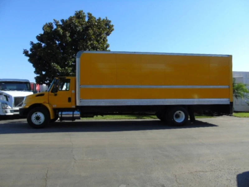 2018 International 4300 26′ Box Truck