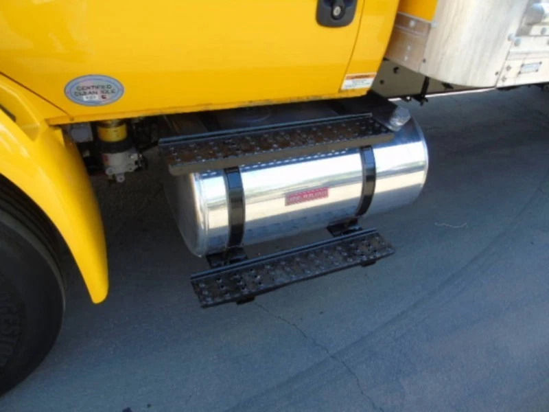 2018 International 4300 26′ Box Truck