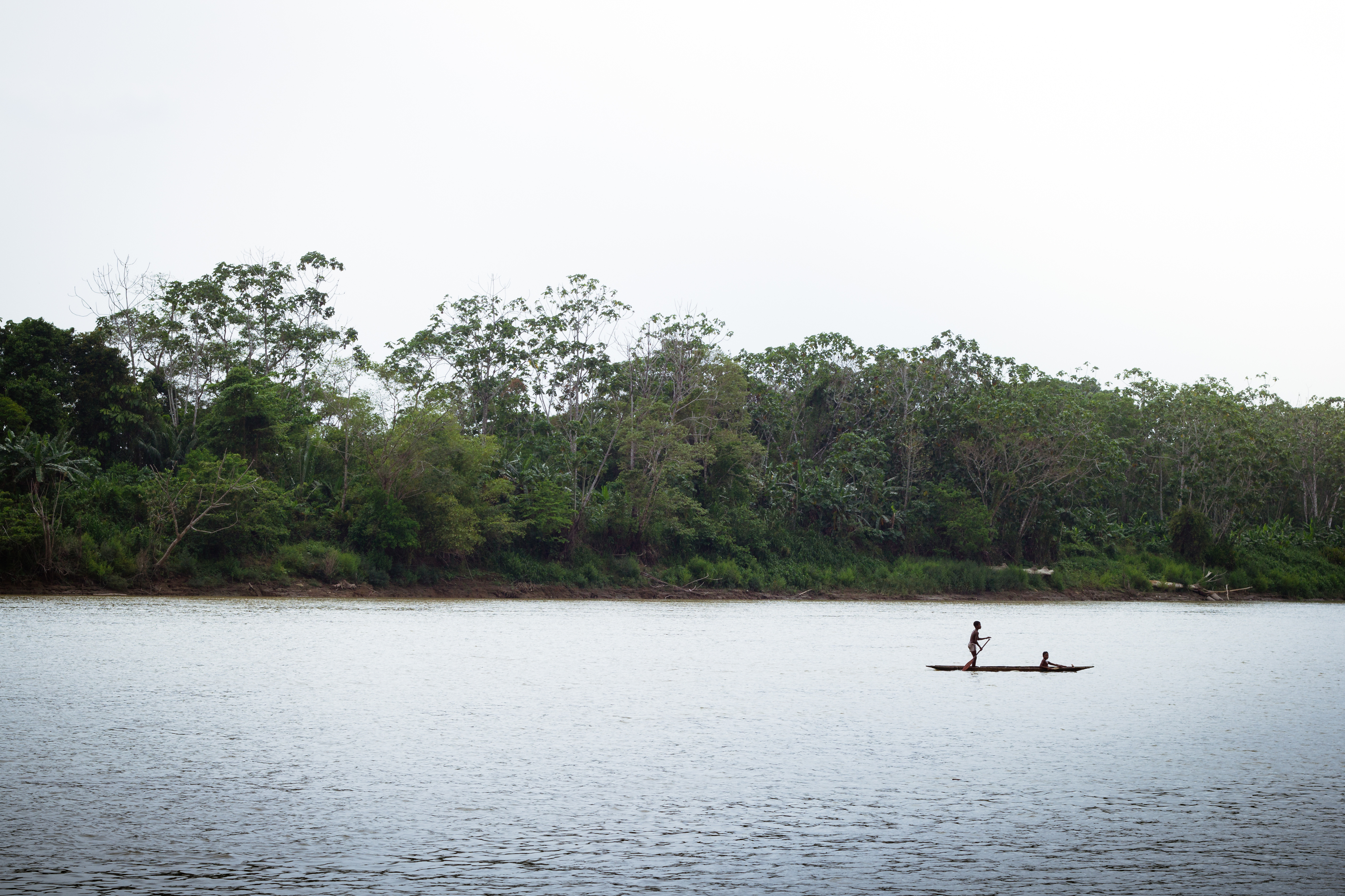 Families live close to or on the water for easy access to fishing. Rivers and other bodies of water enable transport for the community living in the remote Carmen del Darién area. (Photo Credit: Sixzero Media)