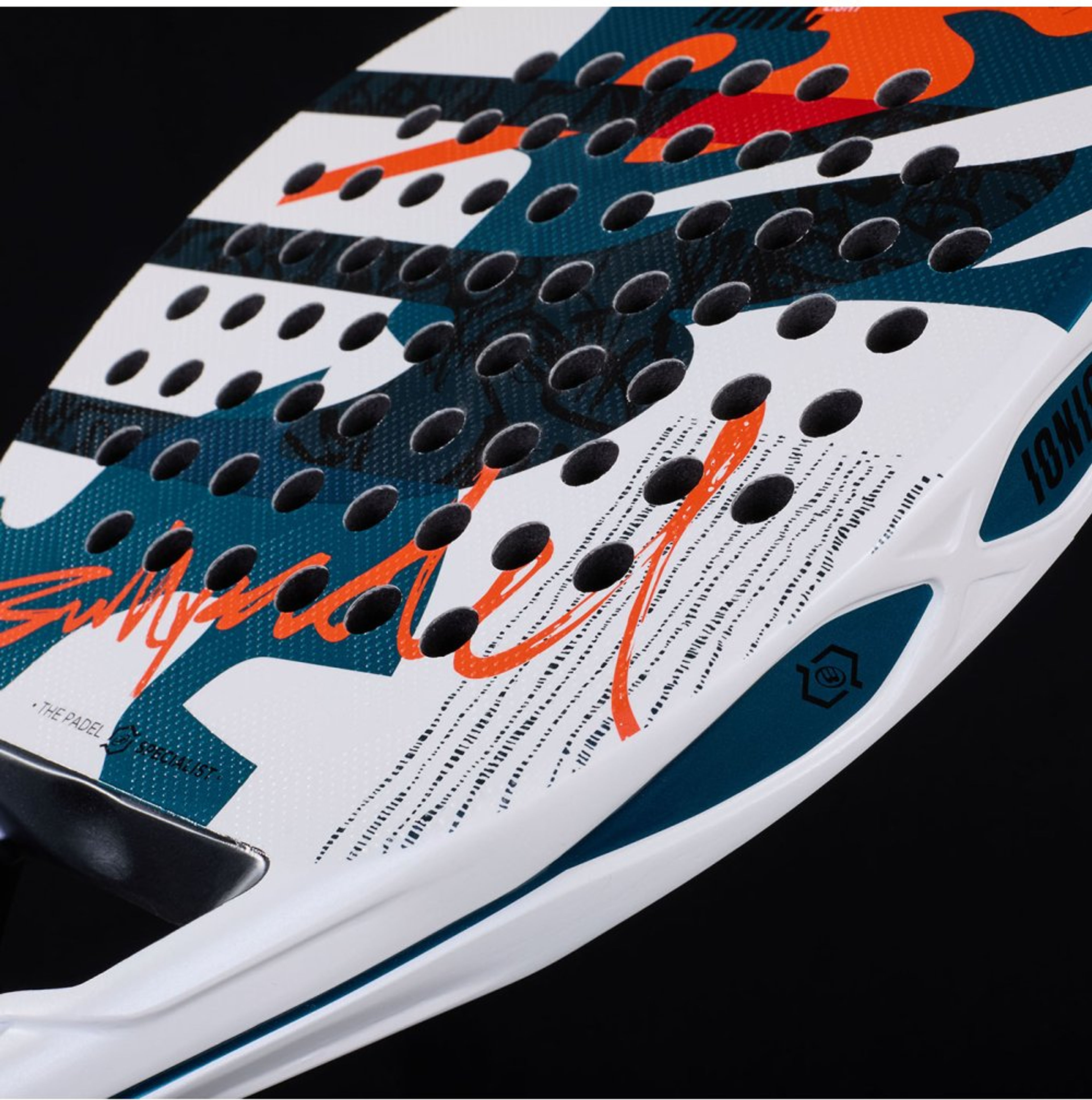 Bullpadel IONIC LIGHT 25 padel racket – horizontal side view
