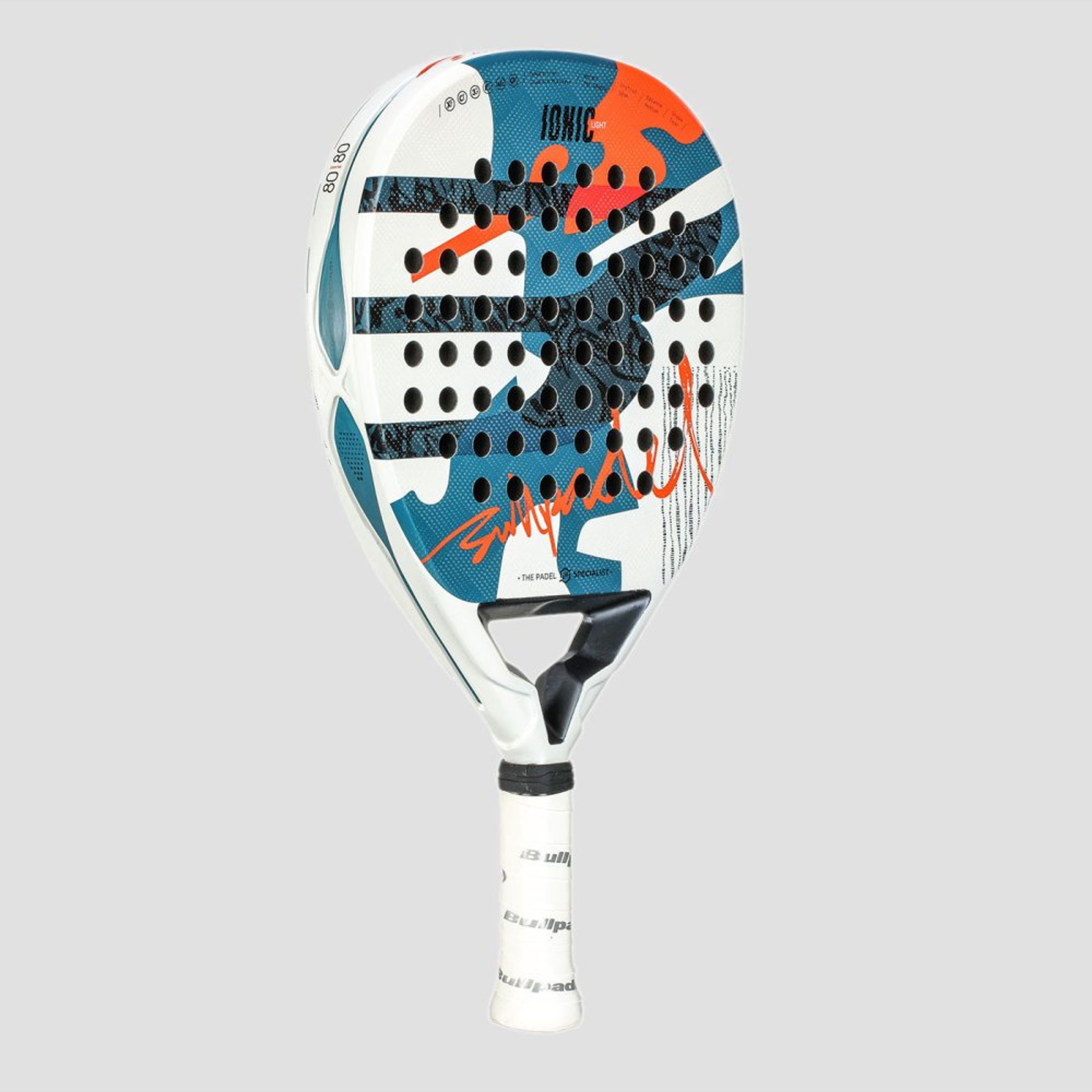 Bullpadel IONIC LIGHT 25 padel racket – angled view