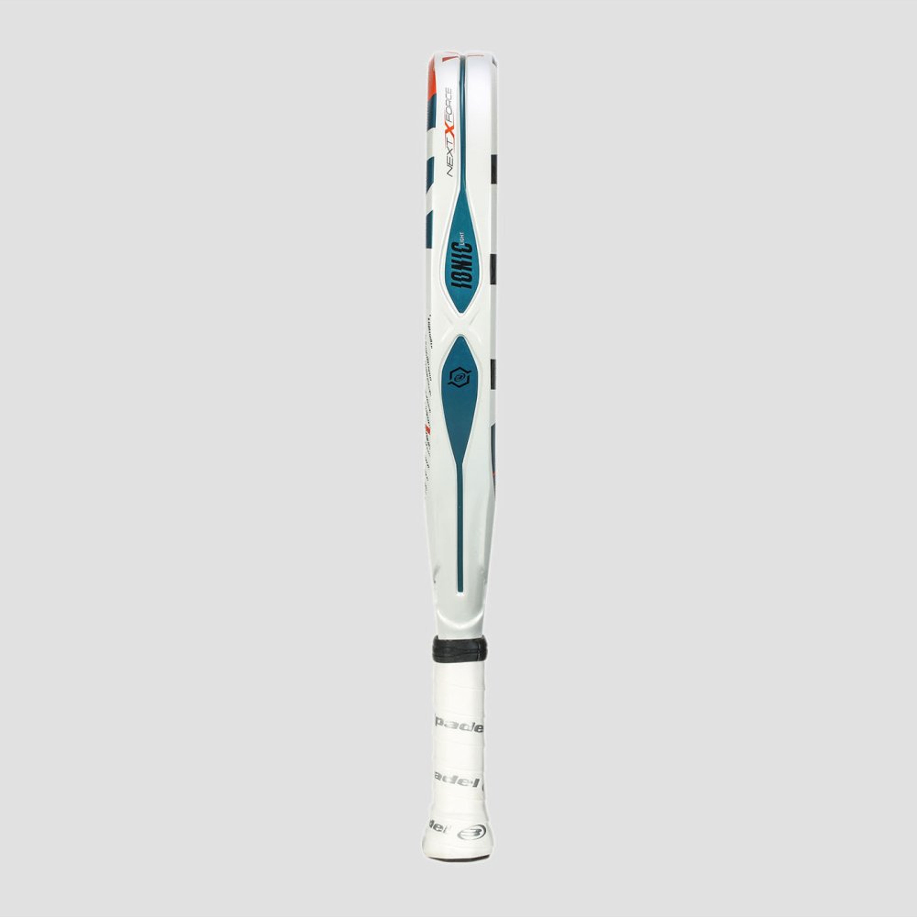 Bullpadel IONIC LIGHT 25 padel racket – left side view