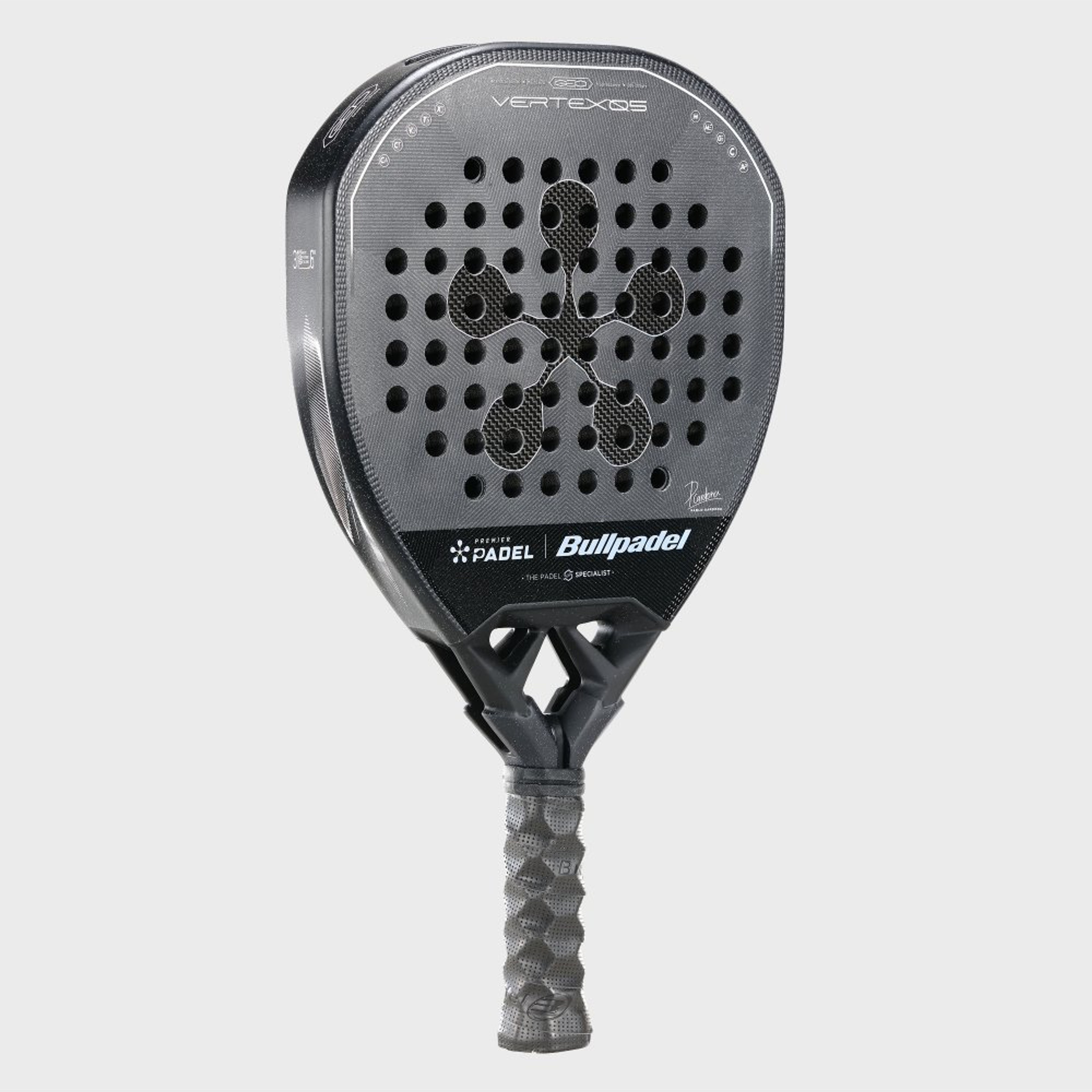 Bullpadel VERTEX 05 GEO PP26 pala de pádel – vista en ángulo