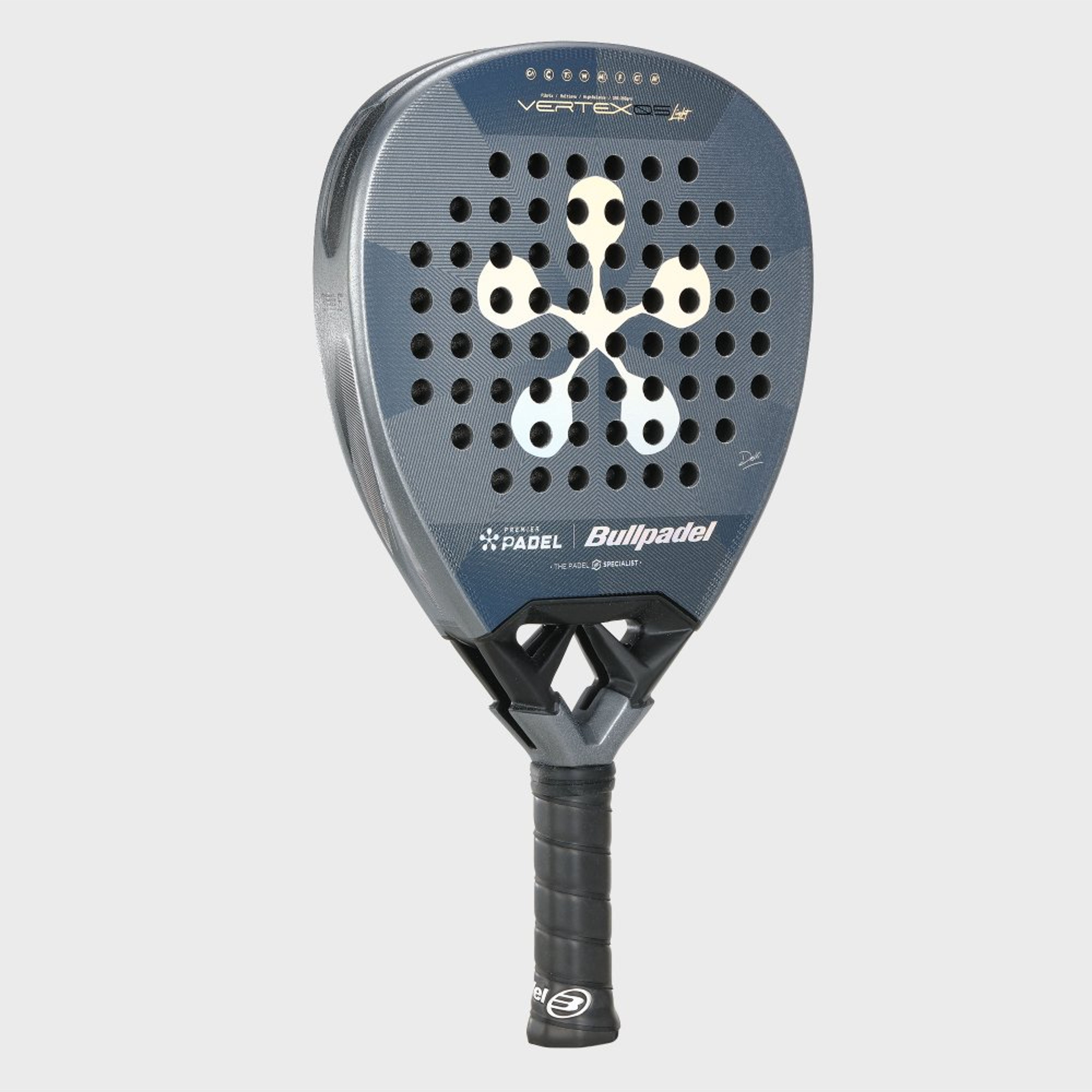Bullpadel VERTEX 05 LIGHT PP26 padel racket – angled view