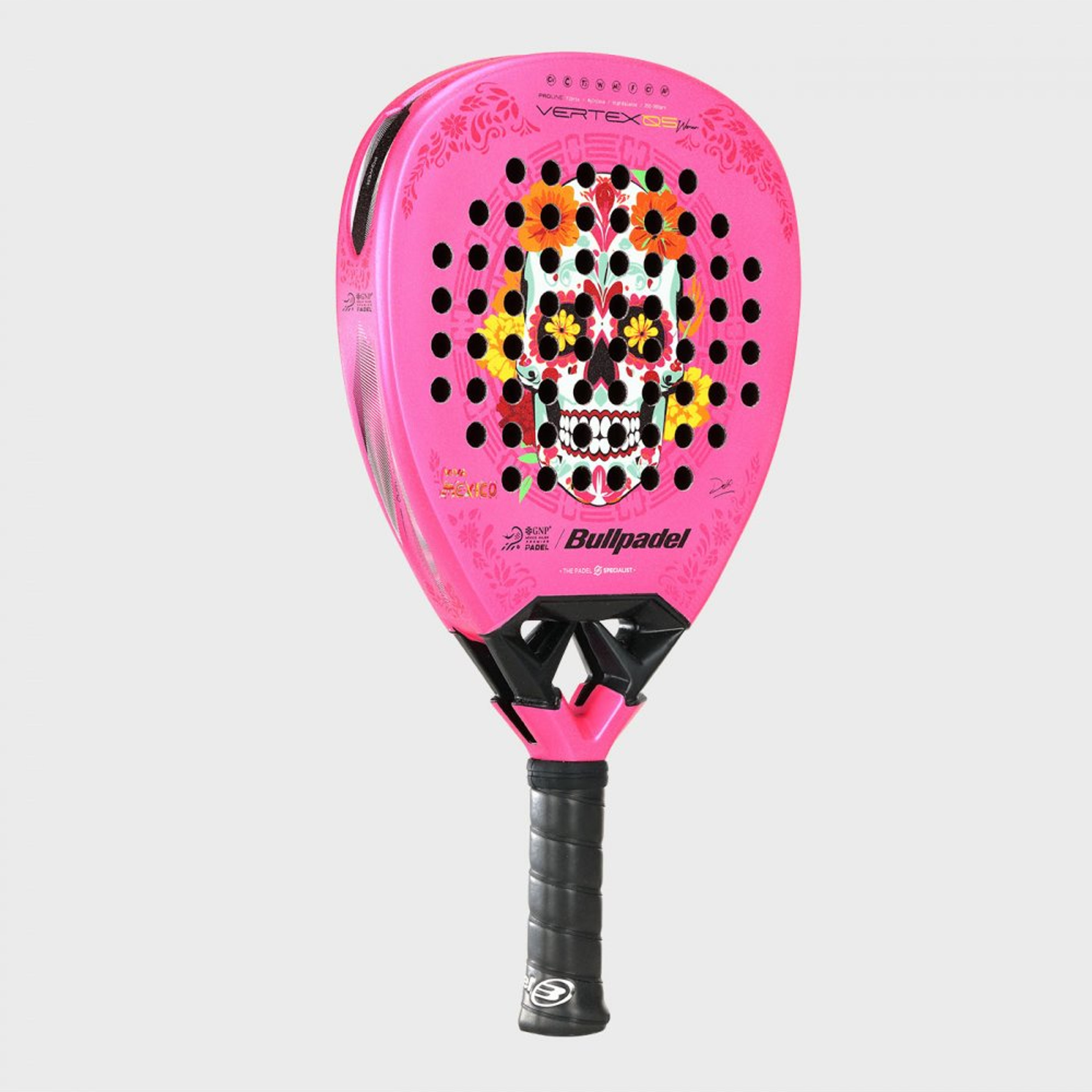 Bullpadel VERTEX 05 W MX 25 padel racket – angled view