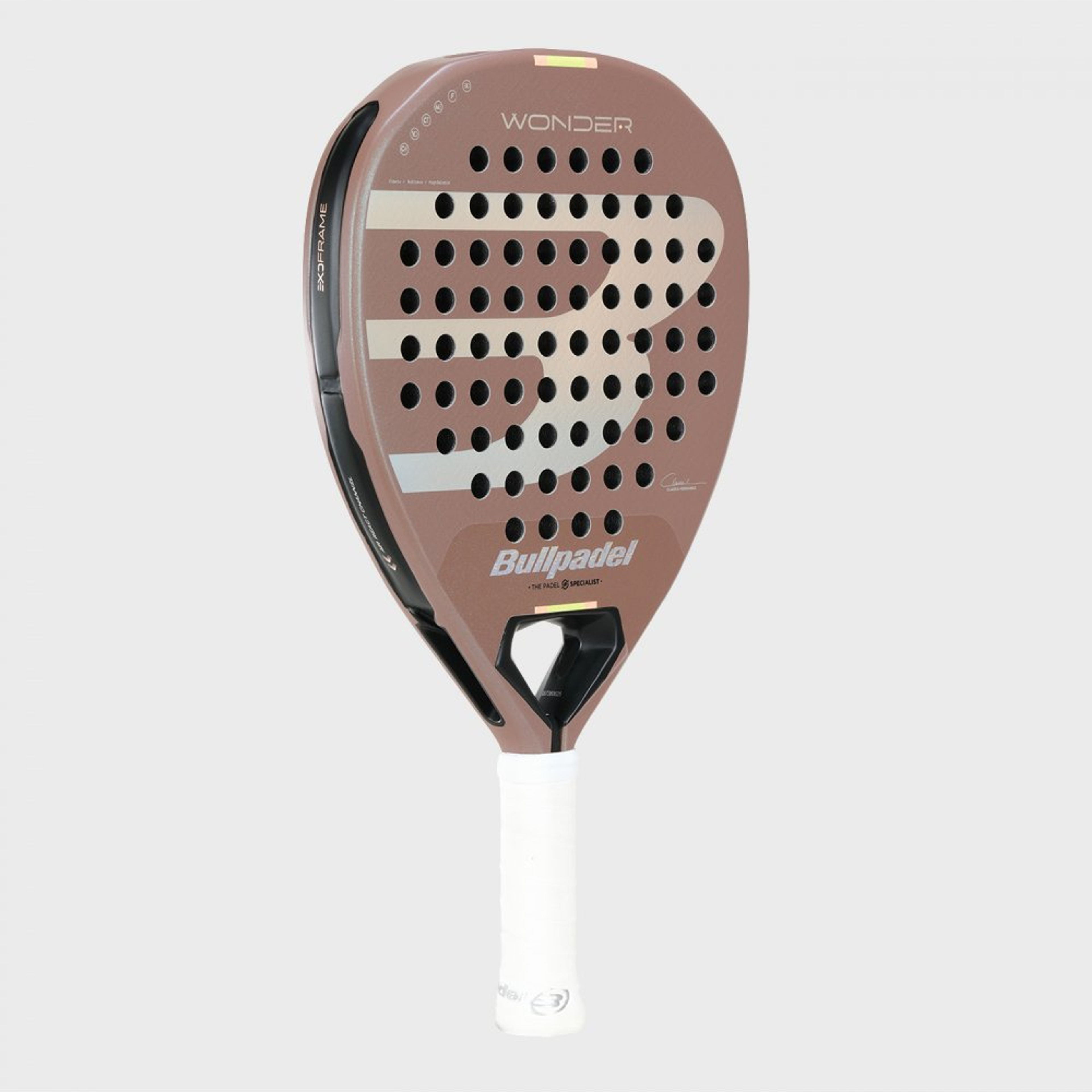 Bullpadel Wonder padel racket – angled view