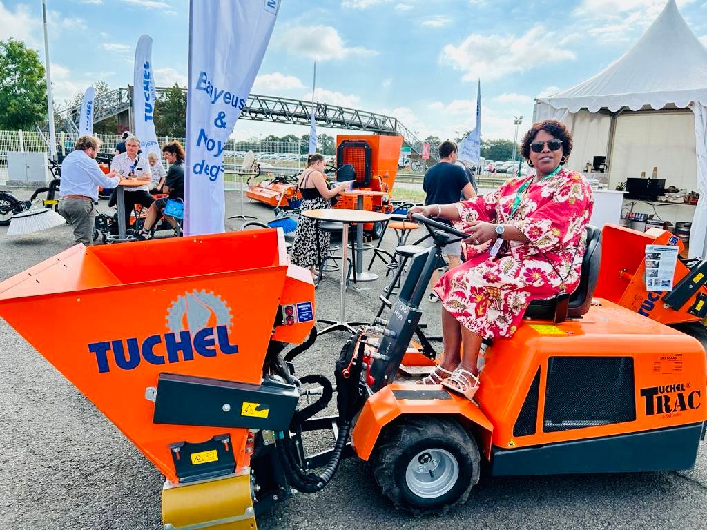 Mde Dominique sur le tracteur