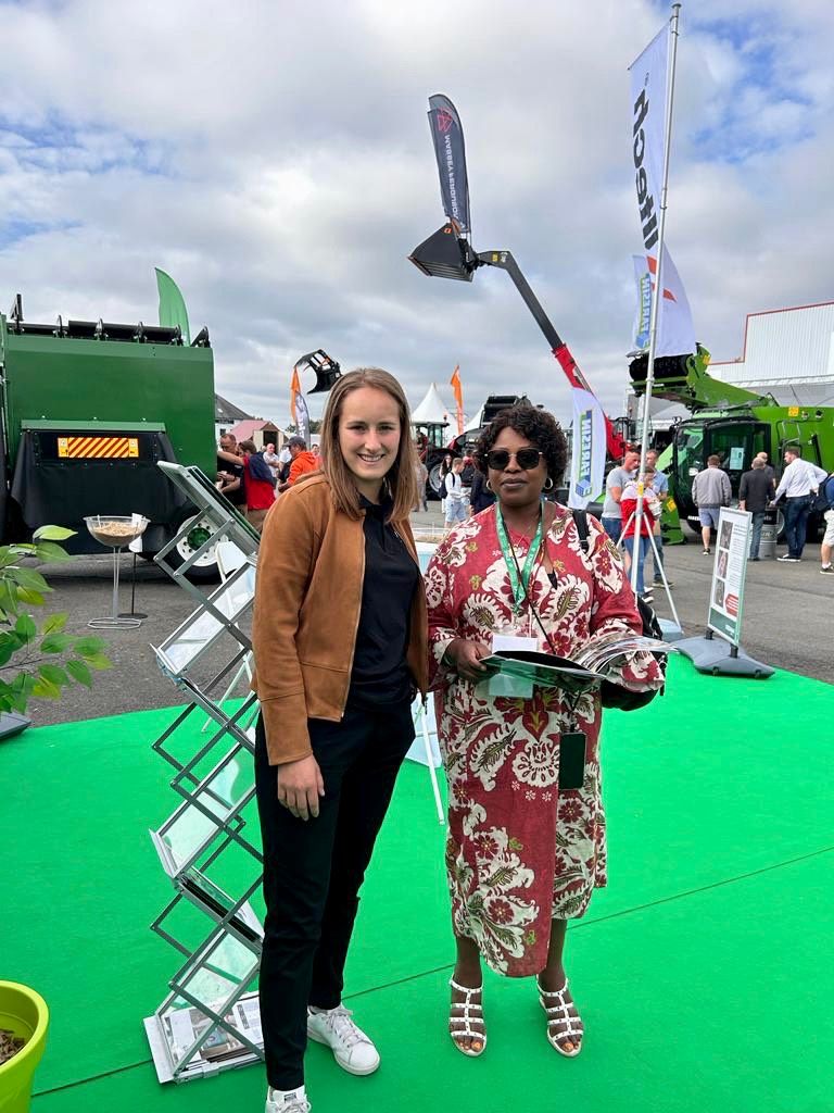 festival espace 2023 madame Dominique avec une participante