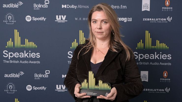 Sarah Wynn Williams with her Speakies trophy