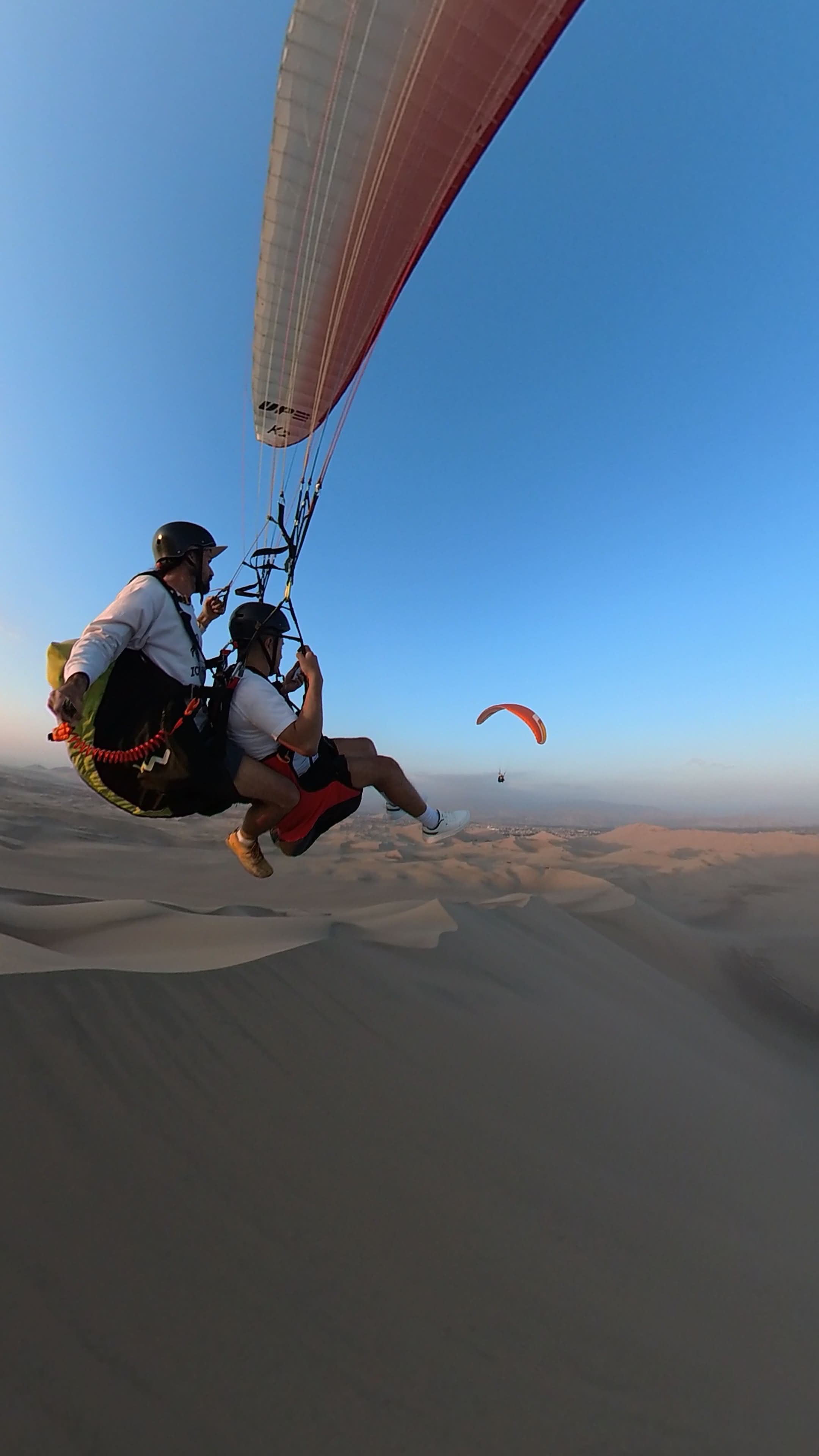 Tandem flight Huacachina Peru