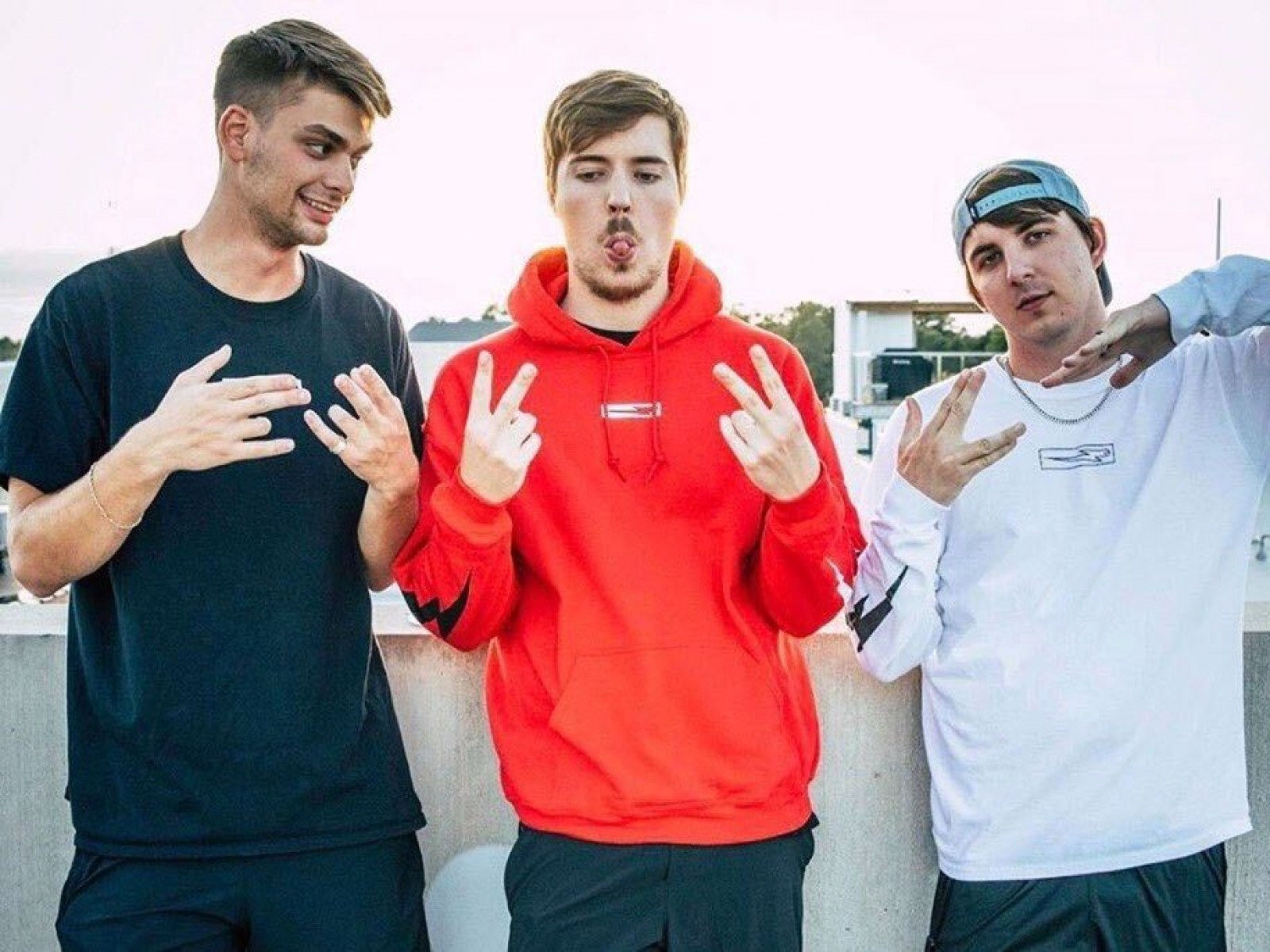 Мистер бист реальная жизнь. MRBEAST Дональдсон. Джимми MRBEAST. Chris Tyson MRBEAST.