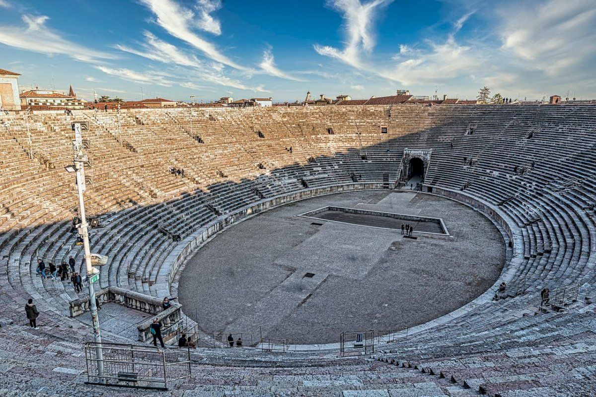 Aparcar en la Arena de Verona para asistir al Arena Opera Festival 2022