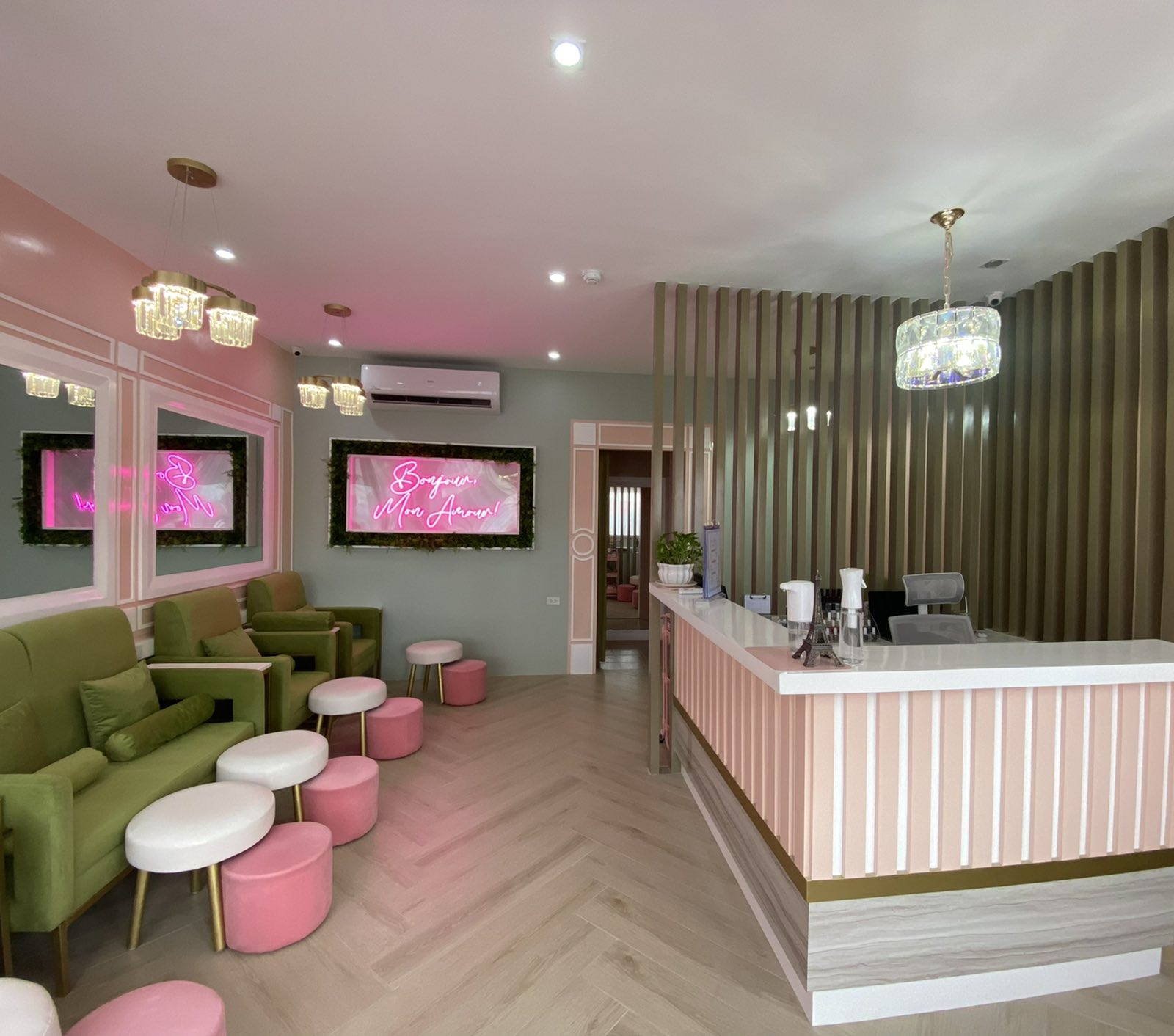 BOOKING | Des Peres Nail Spa