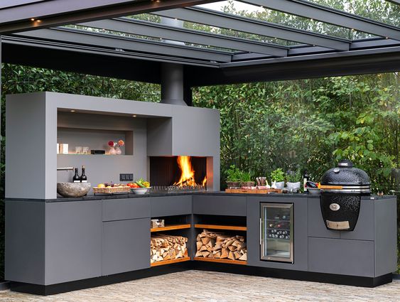 Dapur Semi-outdoor dengan Atap Kaca