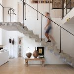 15 Inspirasi Model Tangga Rumah untuk Hunian Anda