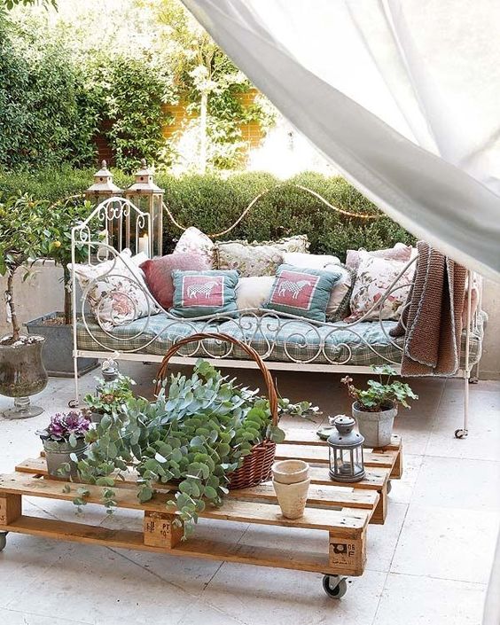 Rooftop Cantik dengan Gaya Shabby Chic