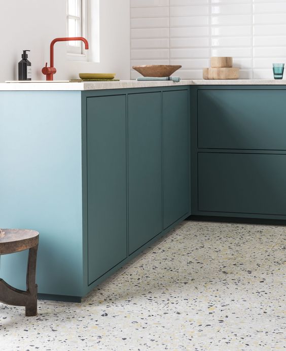 Dapur Lebih Cerah dengan Keramik Motif Terrazzo