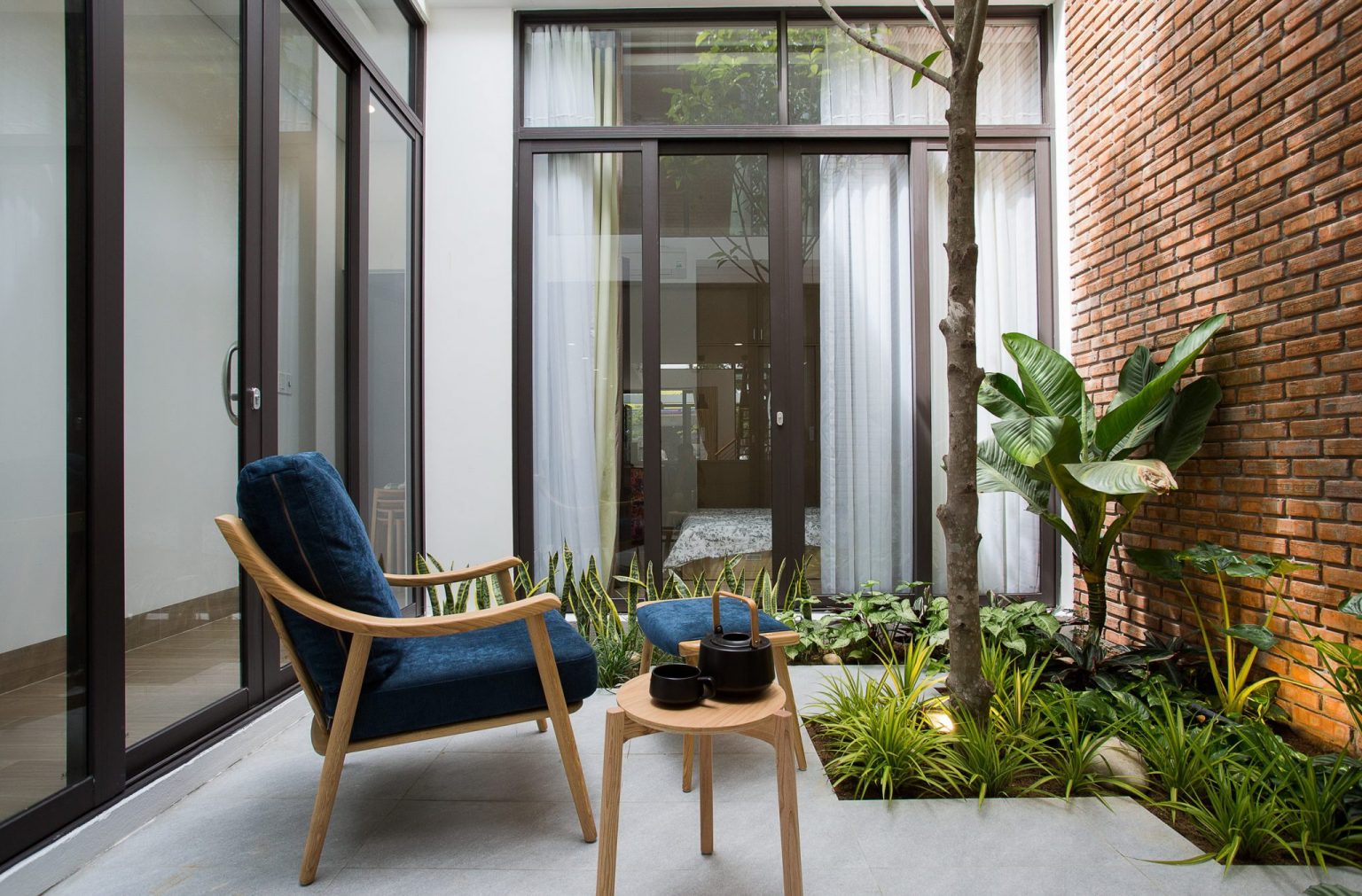 11 Inspirasi Desain Taman dalam Rumah Minimalis - Pashouses