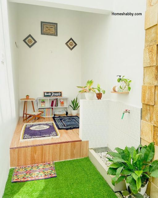 Mushola mini dekat dengan taman indoor