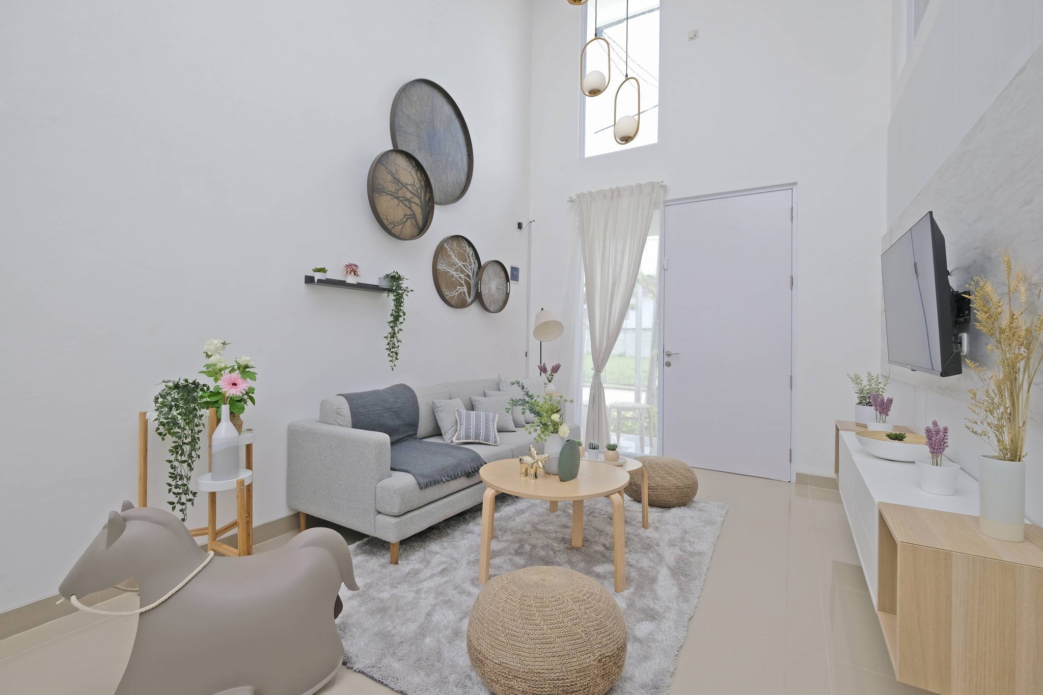 11 Inspirasi Tema Desain Ruang Tamu yang Nyaman - Pashouses