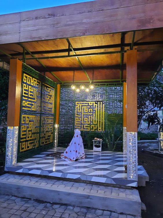 Desain mushola outdoor di halaman rumah