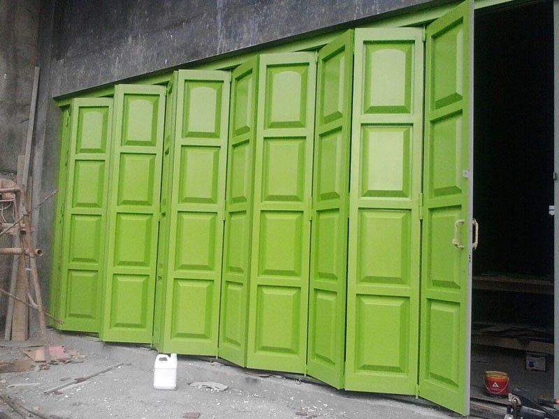 Pintu Geser dengan Warna Cerah