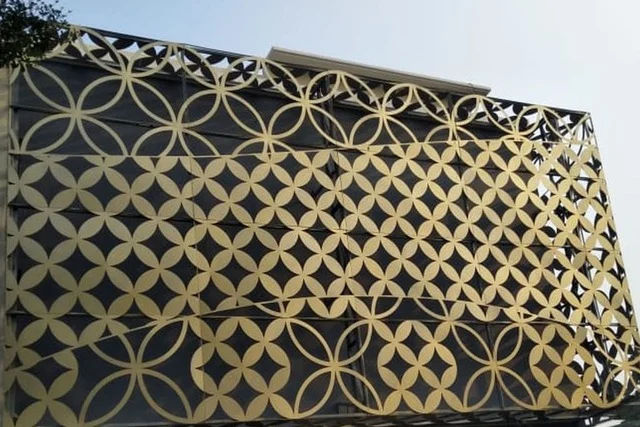 Pagar motif batik