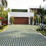 8 Material Lantai Carport yang Awet dan Bikin Rumah Estetik