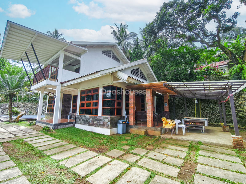 Kampung Ciliwung Riverside