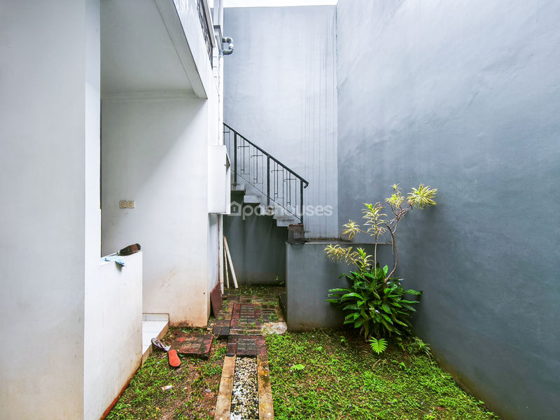 Legenda Wisata Zona Picasso Blok K5/10