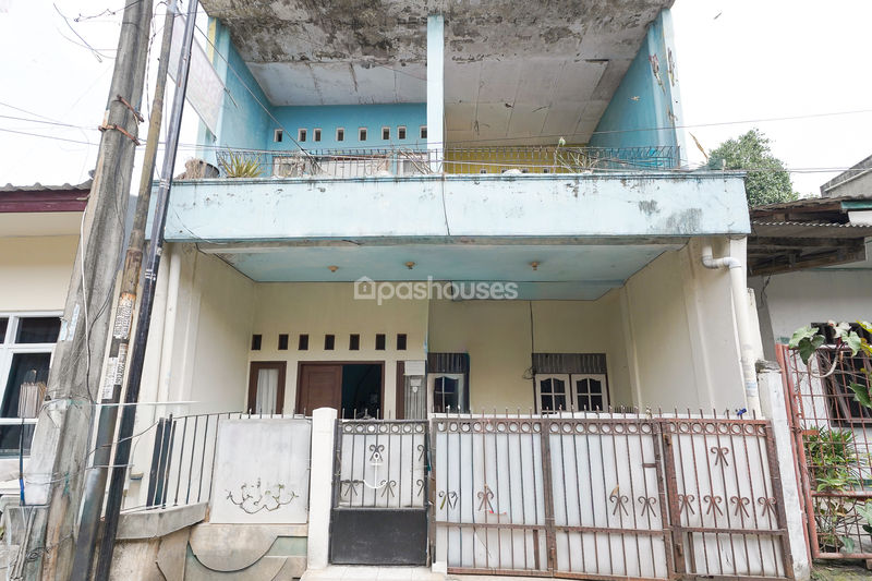 Jalan Tirta Kencana IV Blok E No.303