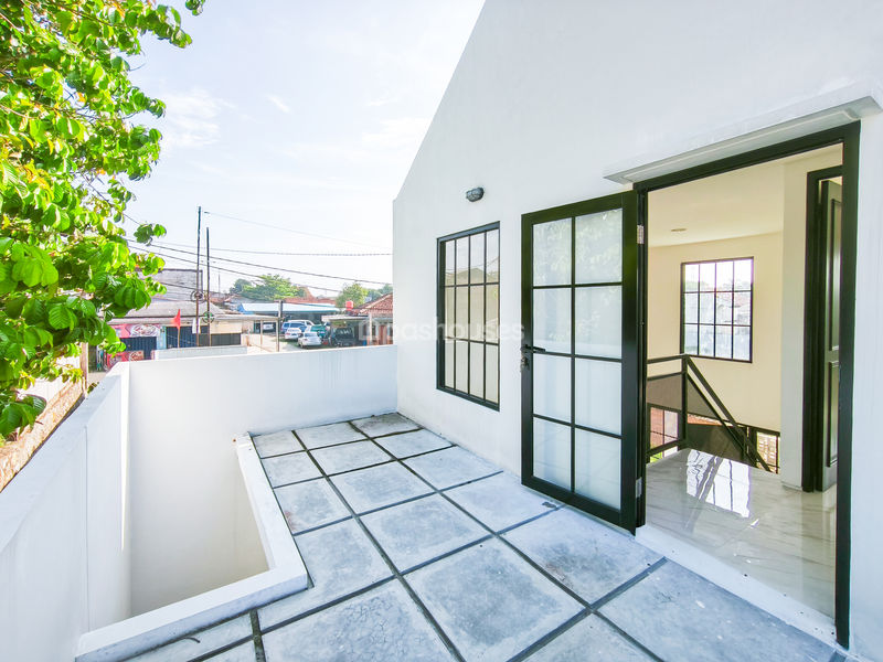 Jalan Serua Bulak Raya