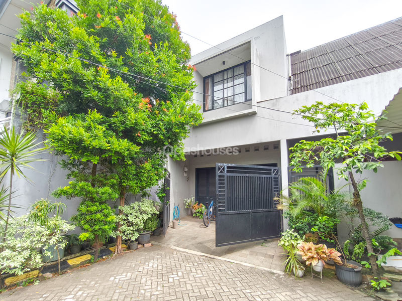 Perumahan Taman Royal 2 Cluster Parahyangan No.7