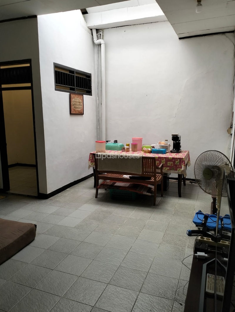 Jalan Raya Tengah