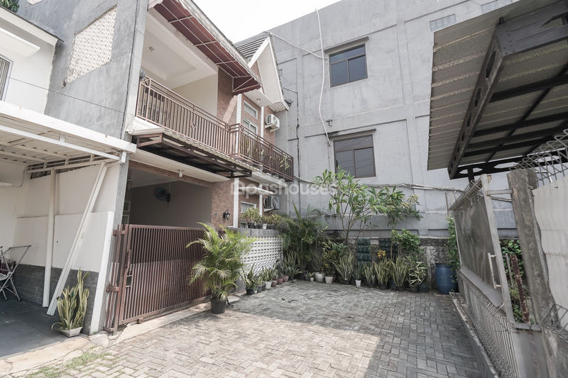 Villa Kranggan Raya Residence