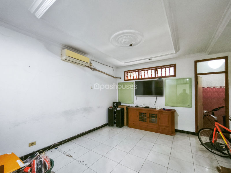 Jalan Taman Sari Blok L