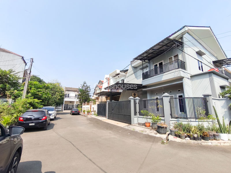 Perumahan Harapan Indah Cluster Boulevard Hijau Blok F3 No.12A