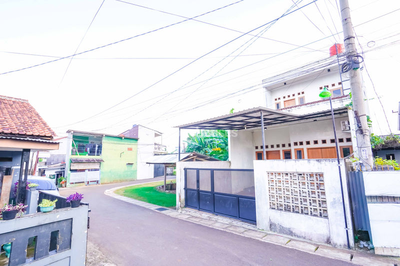 Jalan Makam Pule Depok