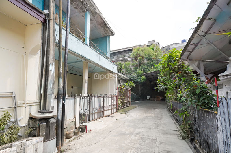 Jalan Tirta Kencana IV Blok E No.303