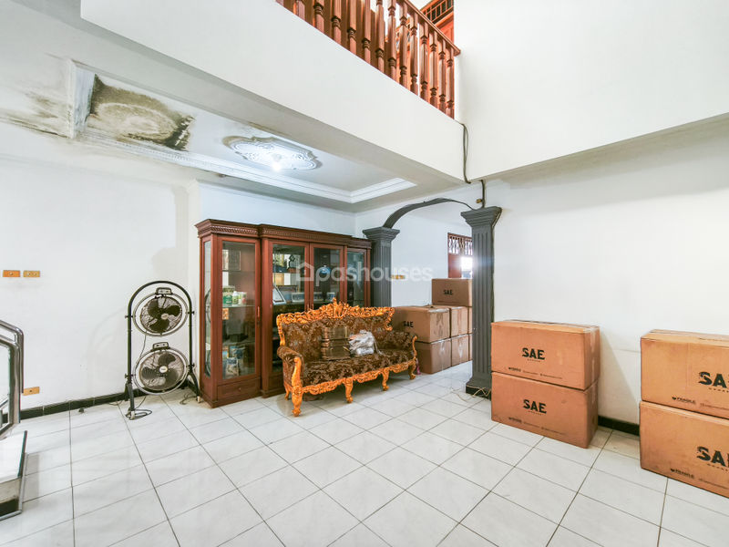 Jalan Taman Sari Blok L