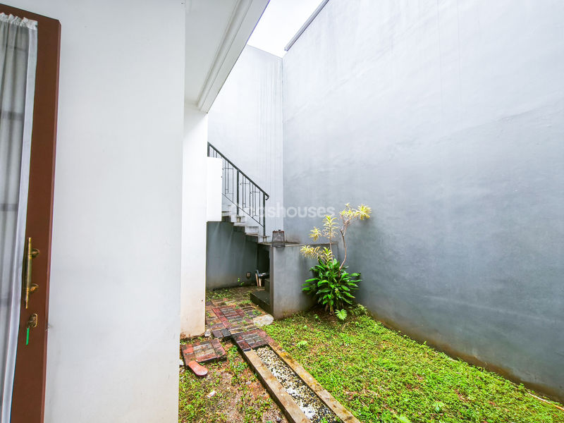 Legenda Wisata Zona Picasso Blok K5/10