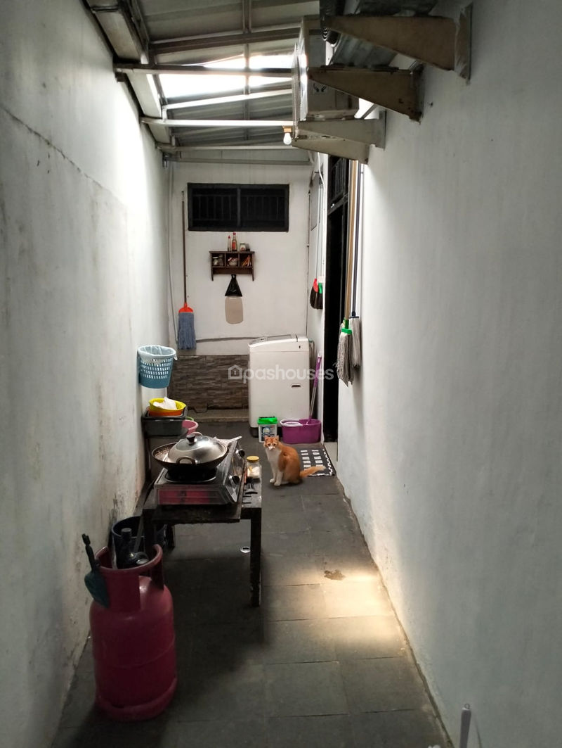 Jalan Raya Tengah